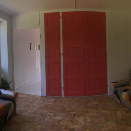 Individuelles Avec Partie Commune Ou Entier Si Disponible Via Rhôna Vulbens