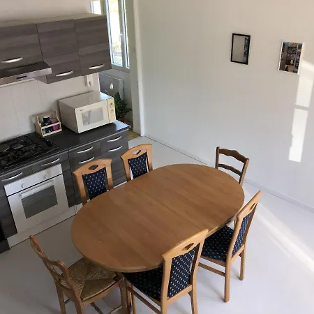 Individuelles Avec Partie Commune Ou Entier Si Disponible Via Rhona Vulbens